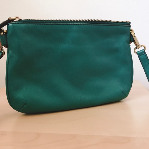 Fossil Leather. Teal green zipper crossbody. - Picture 3 of 8